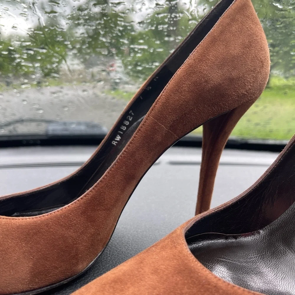 Stuart Weitzman Brown Heels with Pointed Toe and Stiletto - Picture 4 of 8